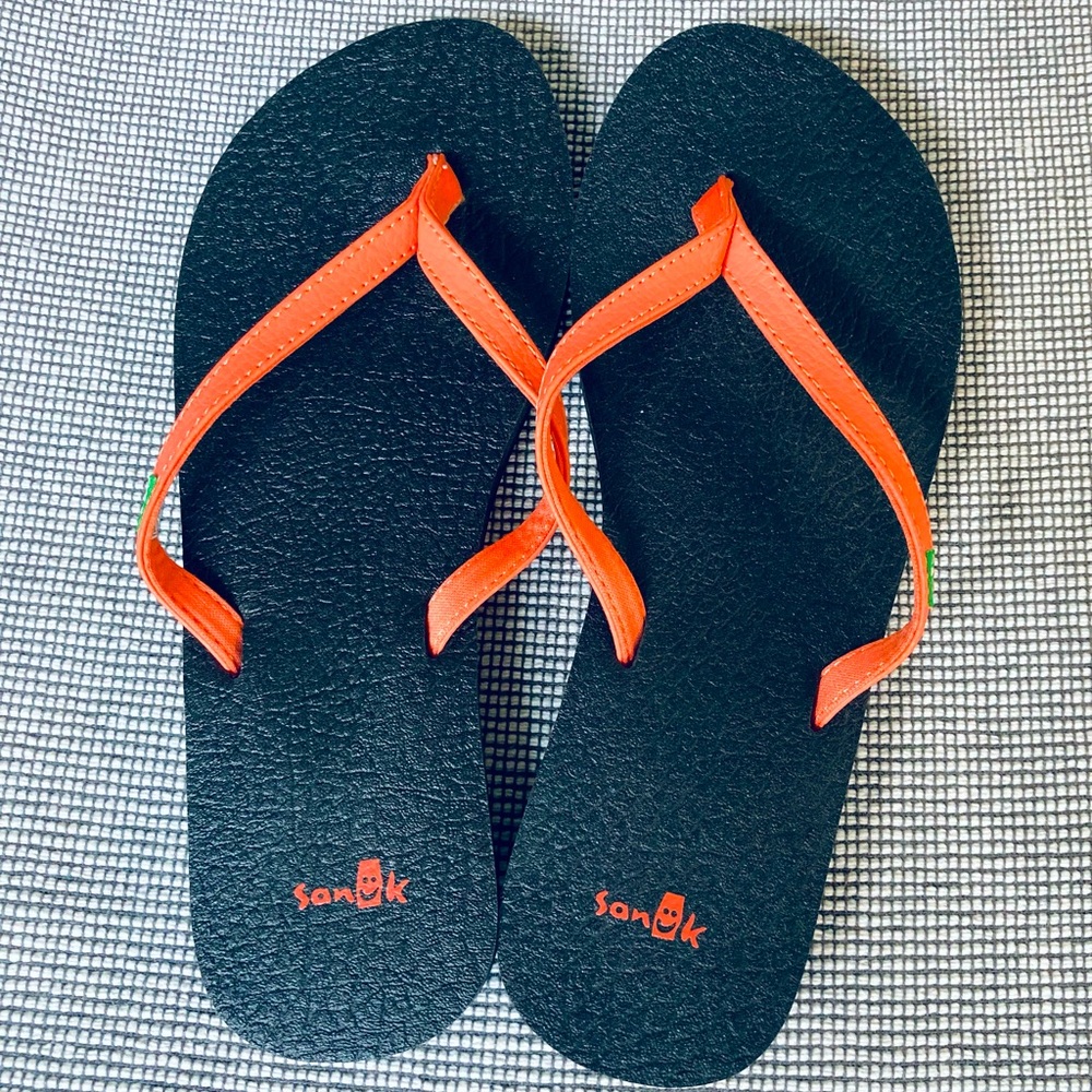 NWOT Sanuk Cushioned Flip Flop Sandals 8